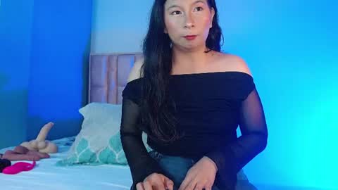 Snapshot of evelyn_flores1 chatting on 06/22/26, 02:46 online show from 06/22/26, 02:46