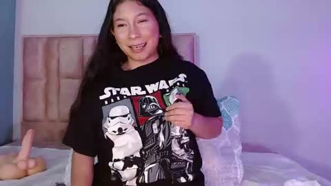 Snapshot of evelyn_flores1 chatting on 08/02/26, 03:27 online show from 08/02/26, 03:27