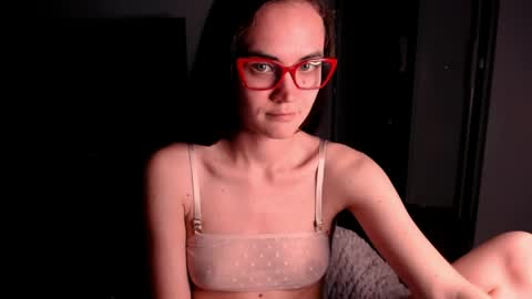 Snapshot of evelyn_gg chatting on 04/12/26, 06:57 Evelyn online show from 04/12/26, 06:57