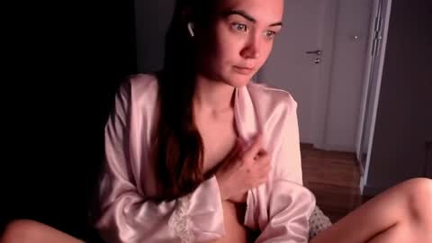 Snapshot of evelyn_gg chatting on 06/03/26, 09:45 Evelyn online show from 06/03/26, 09:45