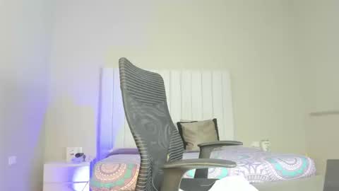evelyn_jones__ online show from 09/09/25, 04:12