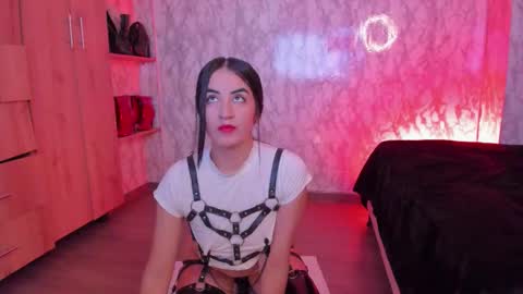 Snapshot of evelyn_joness_ chatting on 10/20/25, 04:51 Evelyn online show from 10/20/25, 04:51