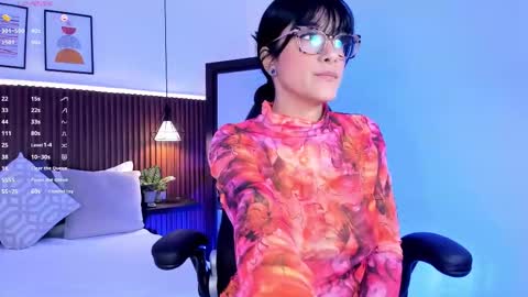 Snapshot of evelyn_samantha chatting on 11/09/25, 01:37 evelyn online show from 11/09/25, 01:37