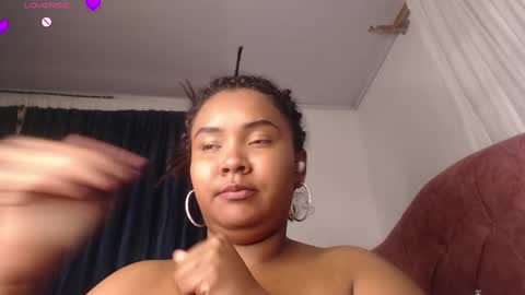 Evelyn Sandoval online show from 03/10/25, 06:16