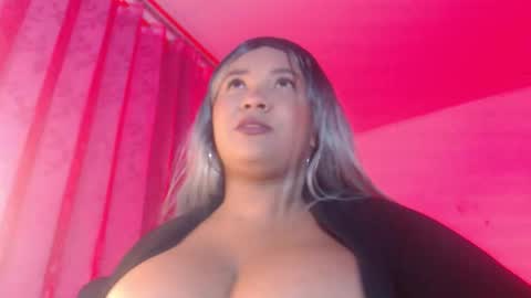 Evelyn Sandoval online show from 10/21/25, 01:50