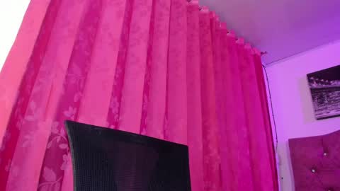 Evelyn Sandoval online show from 05/01/26, 02:27