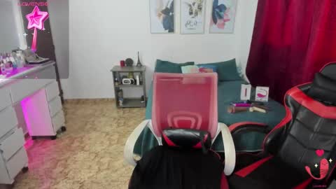 Snapshot of evelyn_squirts chatting on 03/06/26, 10:28 Evelyn online show from 03/06/26, 10:28