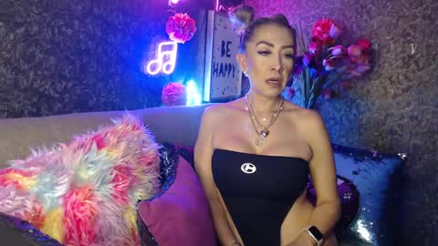 EvelynaGrey online show from 01/18/25, 03:09