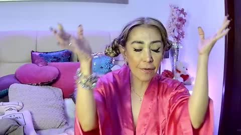 EvelynaGrey online show from 11/23/25, 10:37