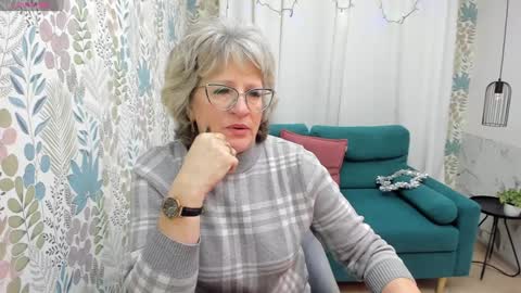 Evelyn online show from 01/09/25, 05:02