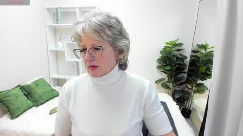 Snapshot of evelynblissful chatting on 10/13/25, 05:07 Evelyn online show from 10/13/25, 05:07