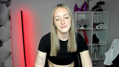 evelynblond online show from 02/18/26, 06:37