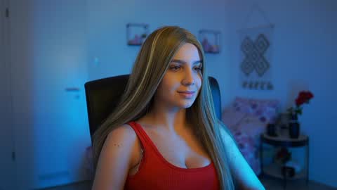 evelyncage_ online show from 01/15/25, 07:34