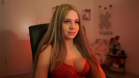 evelyncage_ online show from 02/14/25, 10:14