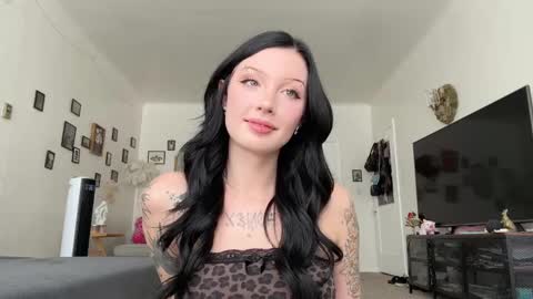 Evelyn online show from 09/17/25, 07:26