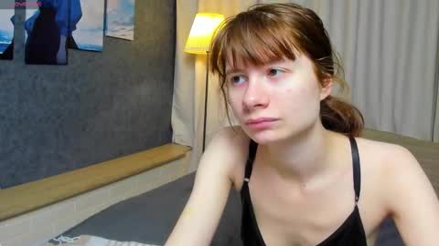 Snapshot of evelynjin_ chatting on 10/19/25, 03:12 Evelyn online show from 10/19/25, 03:12