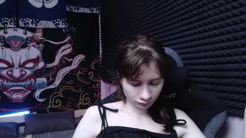 Snapshot of evelynjin_ chatting on 11/07/25, 10:26 Evelyn online show from 11/07/25, 10:26