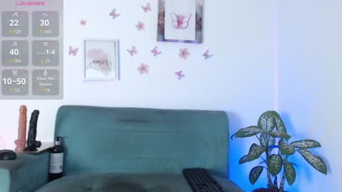 Evelyn martinez  online show from 06/24/26, 07:46