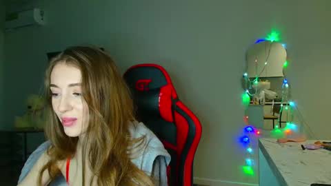 Snapshot of evelynn_mooree chatting on 12/09/24, 12:01 evelynn_mooree online show from 12/09/24, 12:01