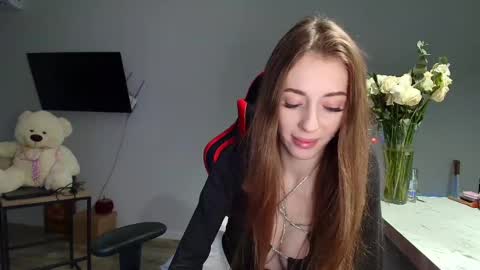 Snapshot of evelynn_mooree chatting on 12/13/24, 01:26 evelynn_mooree online show from 12/13/24, 01:26