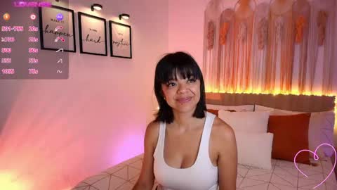 Snapshot of evelynowen chatting on 05/17/26, 12:45 Evy Owen online show from 05/17/26, 12:45