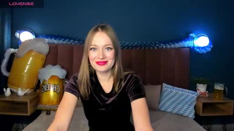 Evelyn online show from 09/30/25, 01:32