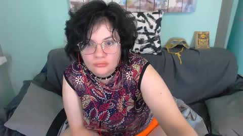 Everly online show from 09/19/25, 06:08