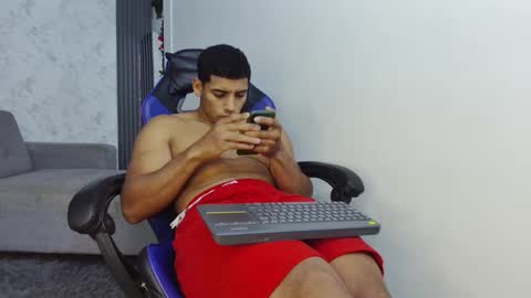 Snapshot of evessinn chatting on 10/29/25, 11:39 luis online show from 10/29/25, 11:39