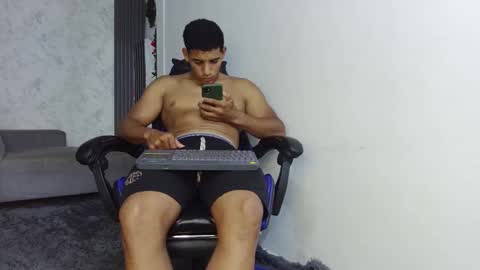 luis online show from 11/24/25, 07:57