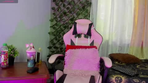 Snapshot of evha_gala chatting on 01/21/25, 01:43 evha_gala online show from 01/21/25, 01:43