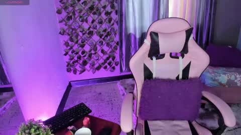 Snapshot of evha_gala chatting on 02/24/25, 01:42 evha_gala online show from 02/24/25, 01:42