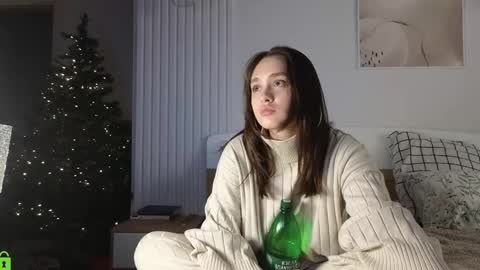 evi_woow online show from 12/09/24, 06:57