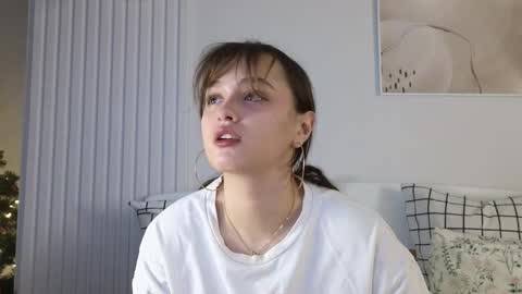 evi_woow online show from 12/18/24, 08:57