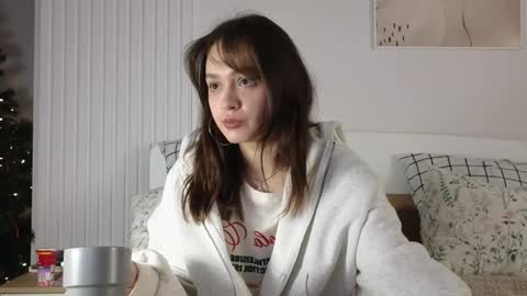 evi_woow online show from 12/23/24, 04:22