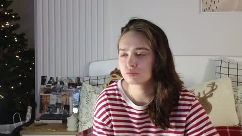 evi_woow online show from 12/29/24, 07:32