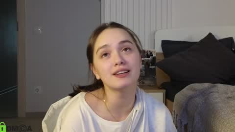 evi_woow online show from 02/02/25, 11:32