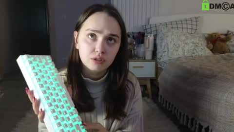 evi_woow online show from 02/21/25, 09:32