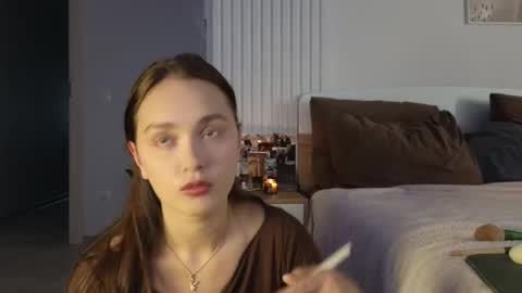 evi_woow online show from 09/11/25, 09:48