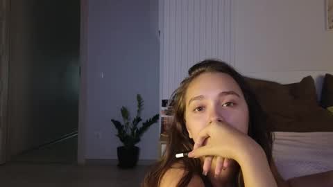 evi_woow online show from 09/15/25, 09:26