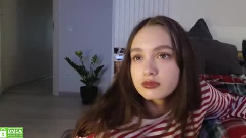 evi_woow online show from 11/14/25, 09:24