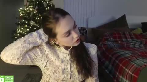 evi_woow online show from 12/03/25, 08:07