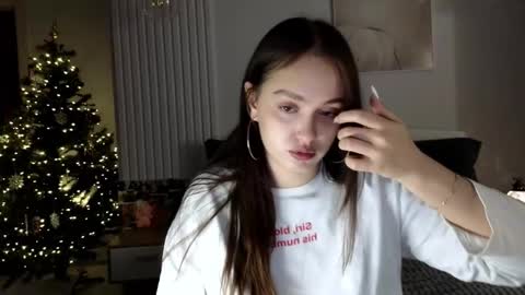 evi_woow online show from 12/14/25, 07:51