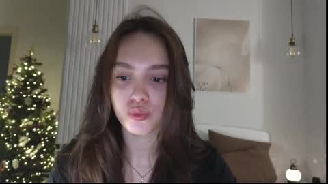 evi_woow online show from 12/20/25, 09:00