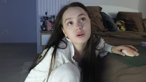 evi_woow online show from 04/29/26, 10:27