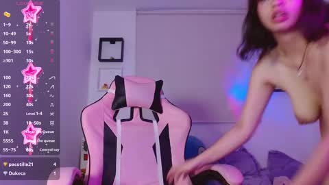 Evie Cloud online show from 12/15/24, 05:45