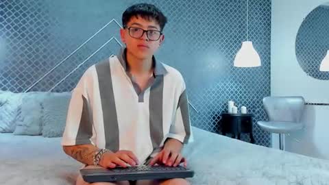 Snapshot of evie_demn chatting on 12/14/25, 08:35 Evie Denm online show from 12/14/25, 08:35