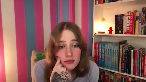 Snapshot of eviecam chatting on 10/14/25, 07:42 Evie3 online show from 10/14/25, 07:42