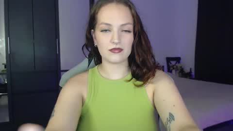 Snapshot of eviik chatting on 10/15/25, 09:04 Lessie online show from 10/15/25, 09:04