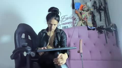 Snapshot of evil_sammy chatting on 11/18/25, 09:41 Mistress Sammy online show from 11/18/25, 09:41