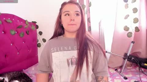 Snapshot of evy_orange1 chatting on 12/01/24, 04:29 EVY online show from 12/01/24, 04:29